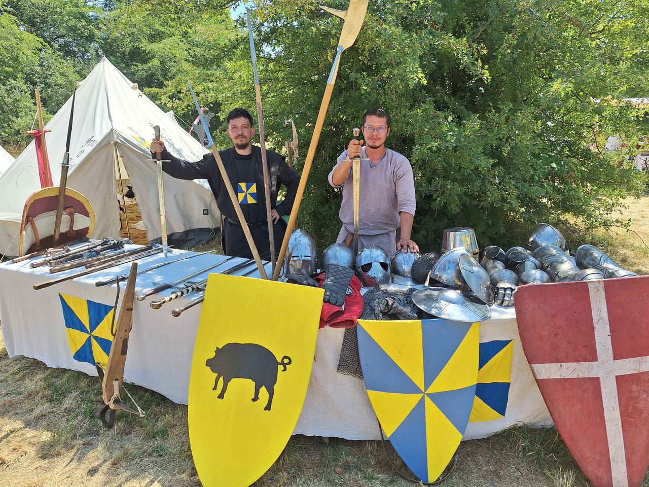 Présentation d’armes et d’armures